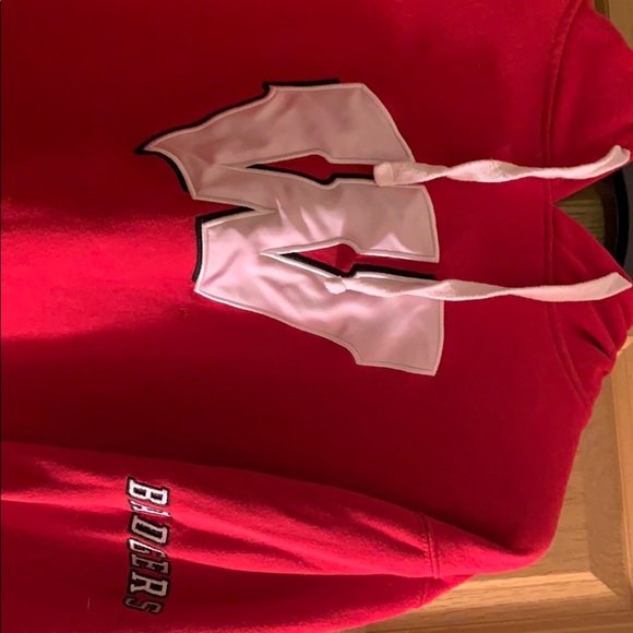 Wisconsin Badgers Sweatshirt ✌🏻 - Picture 3 of 8